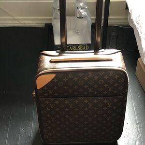 Authentic Louis Vuitton Pegase 50. Pristine!